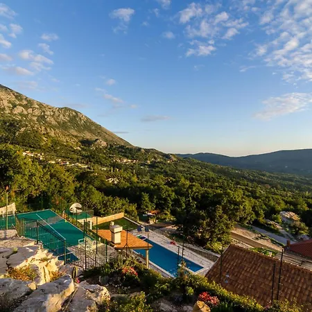 Villa Falcon Rook