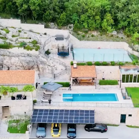 Villa Falcon Rook Gruda